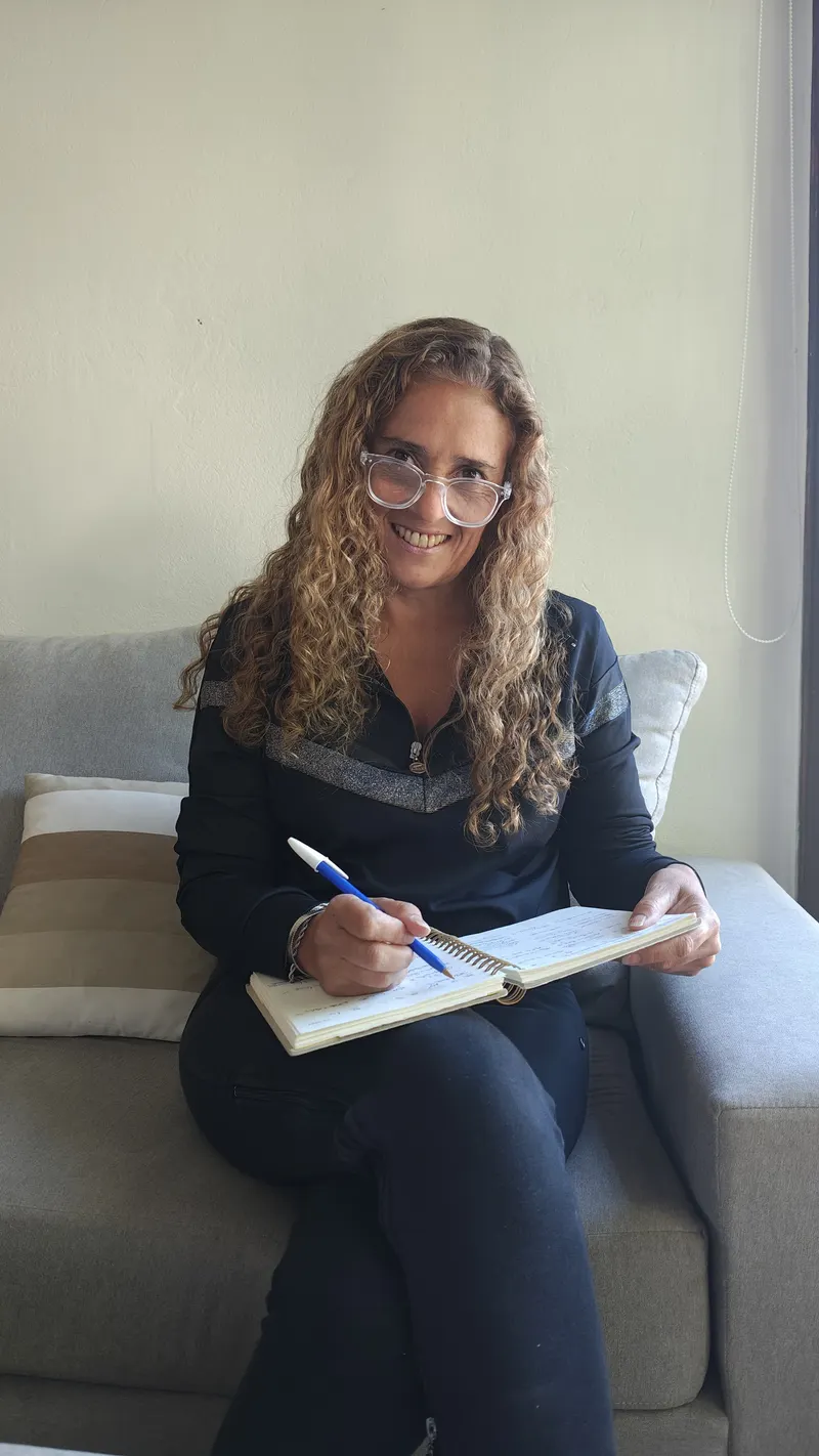 Analía Minuto en su consultorio